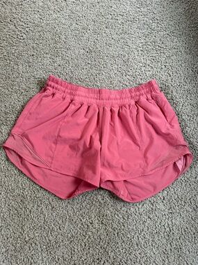 lululemon hotty hot 2.5 low rise shorts